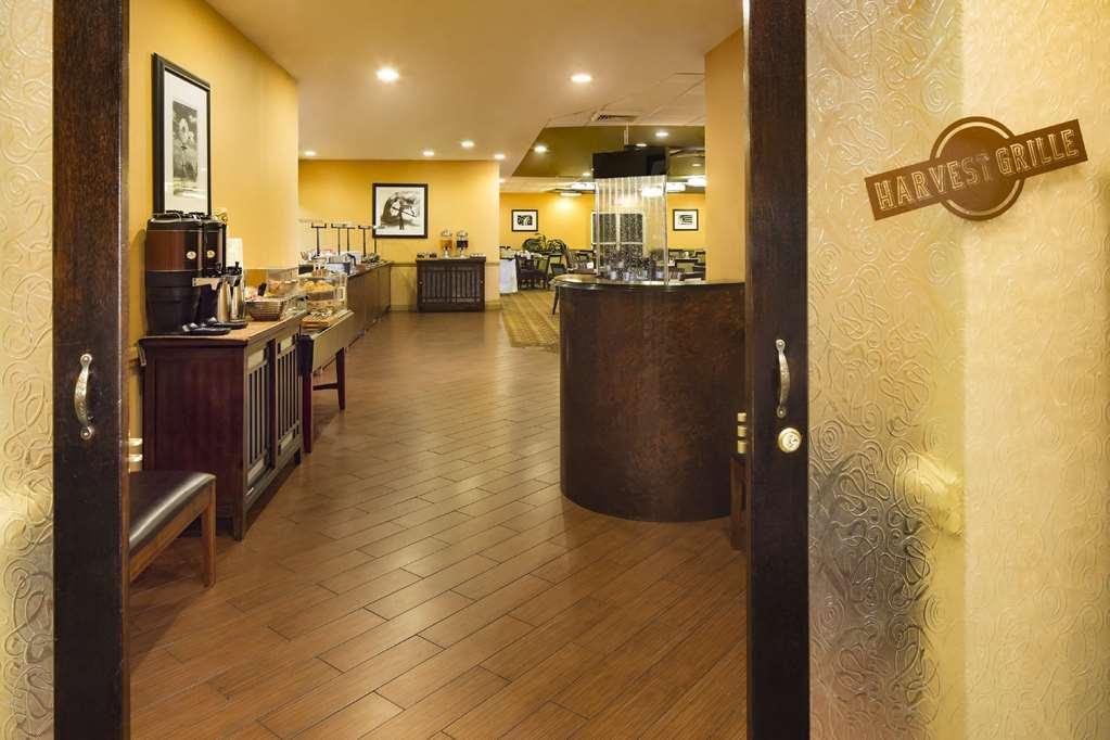Doubletree By Hilton Hotel Raleigh - Brownstone - University Restaurang bild