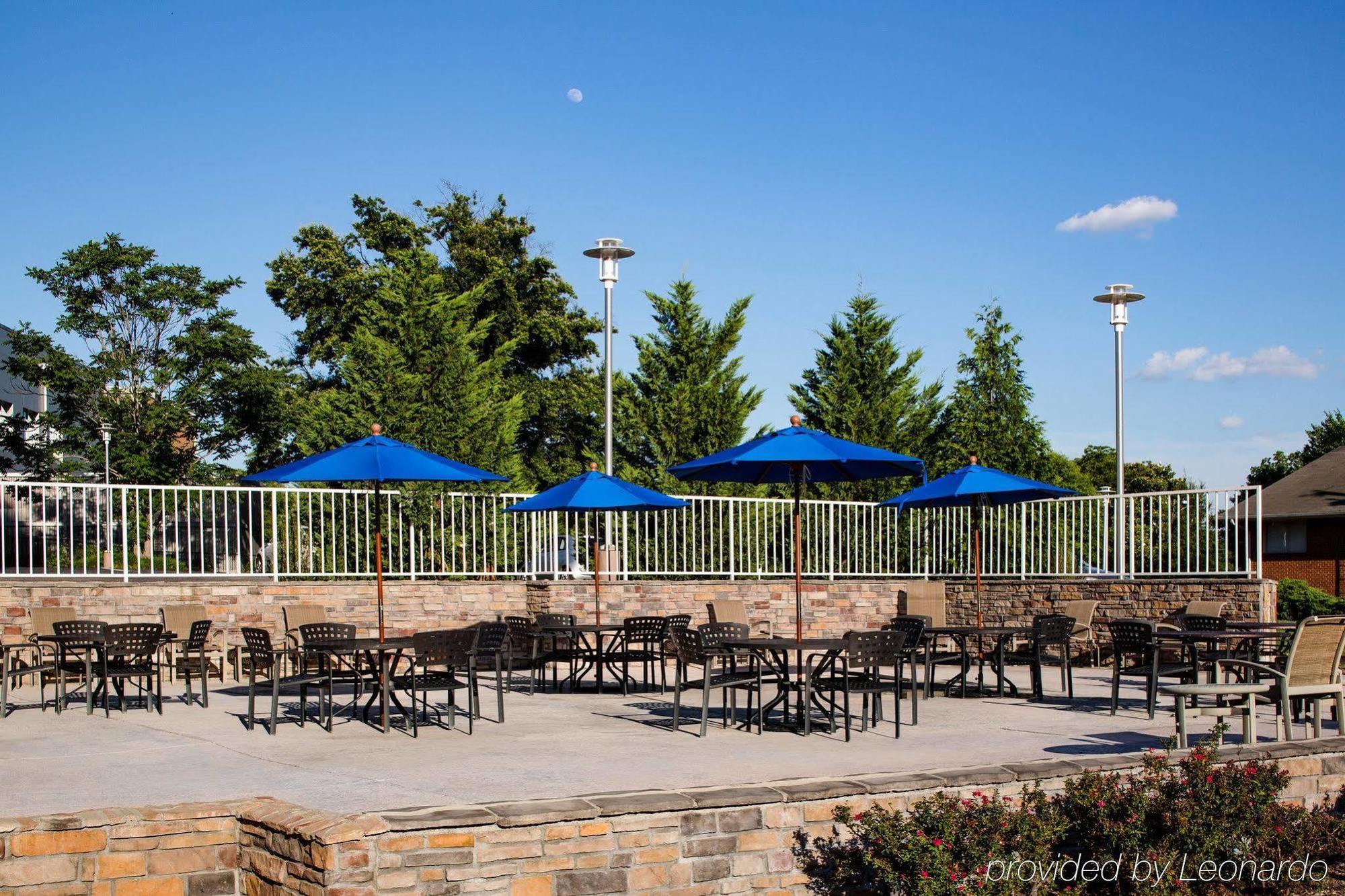 Doubletree By Hilton Hotel Raleigh - Brownstone - University Exteriör bild