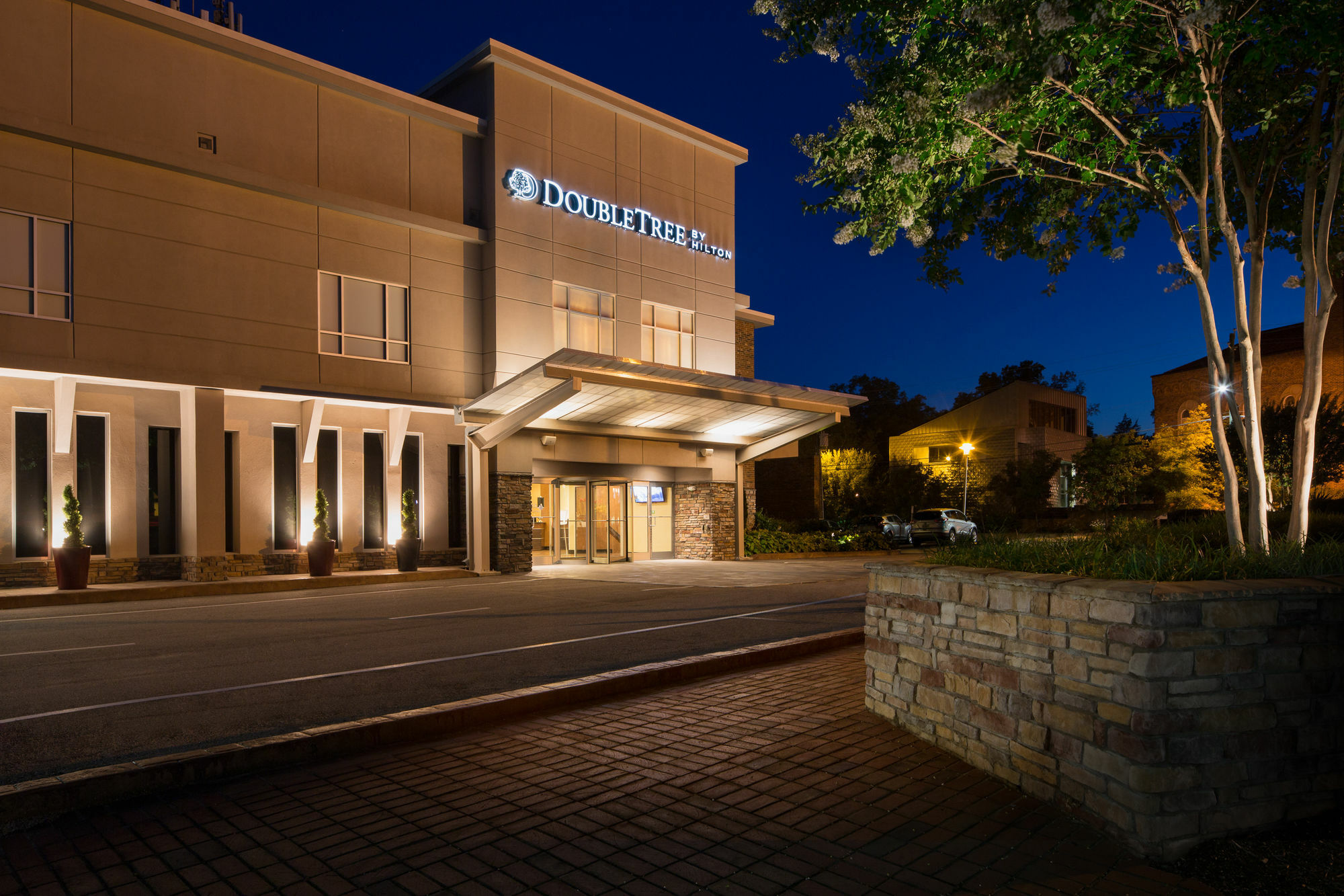 Doubletree By Hilton Hotel Raleigh - Brownstone - University Exteriör bild